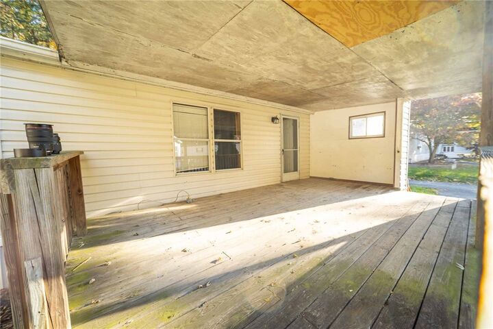 Property Photo: 280 Valleyview Dr PA 15071