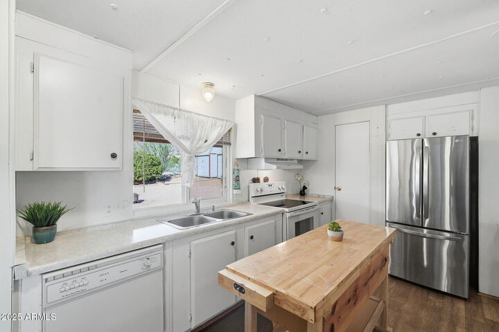 Property Photo: 796 W Moon Vista Street AZ 85120