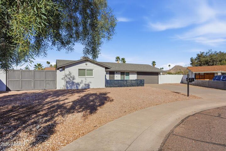 Property Photo:  2914 E Cactus Road  AZ 85032 