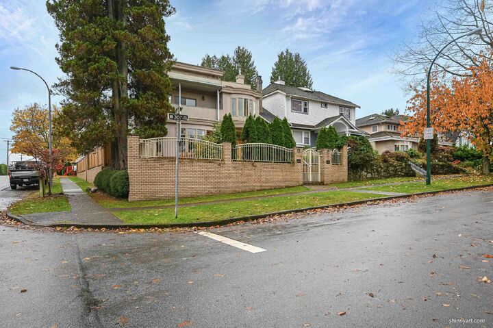 Property Photo:  2908 W 30th Avenue  BC V6L 1Z4 