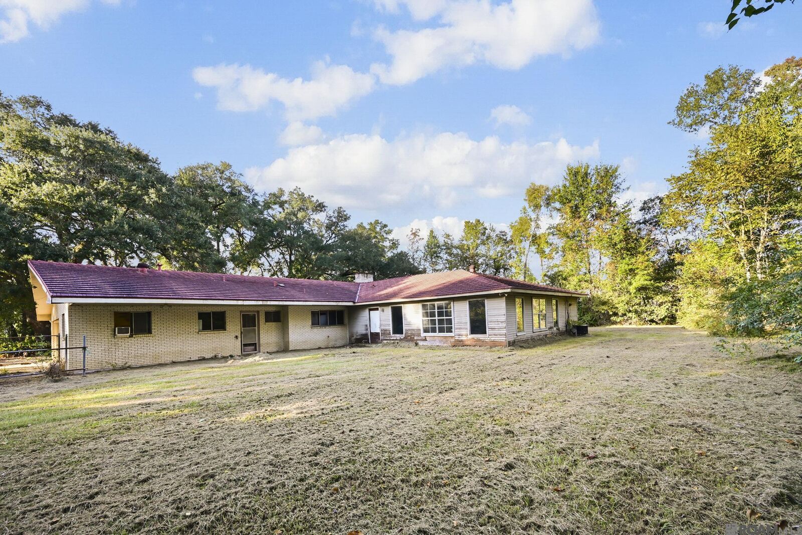 Property Photo:  996 Staring Ln  LA 70810 