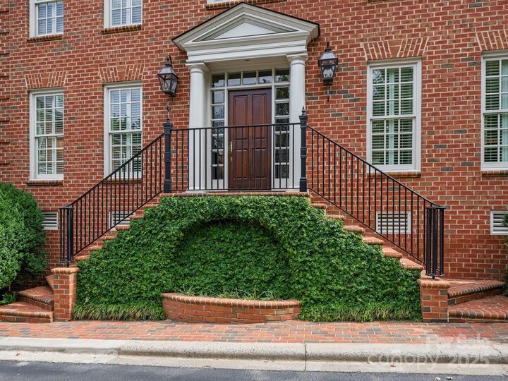 Property Photo:  2149 Rolston Drive  NC 28207 