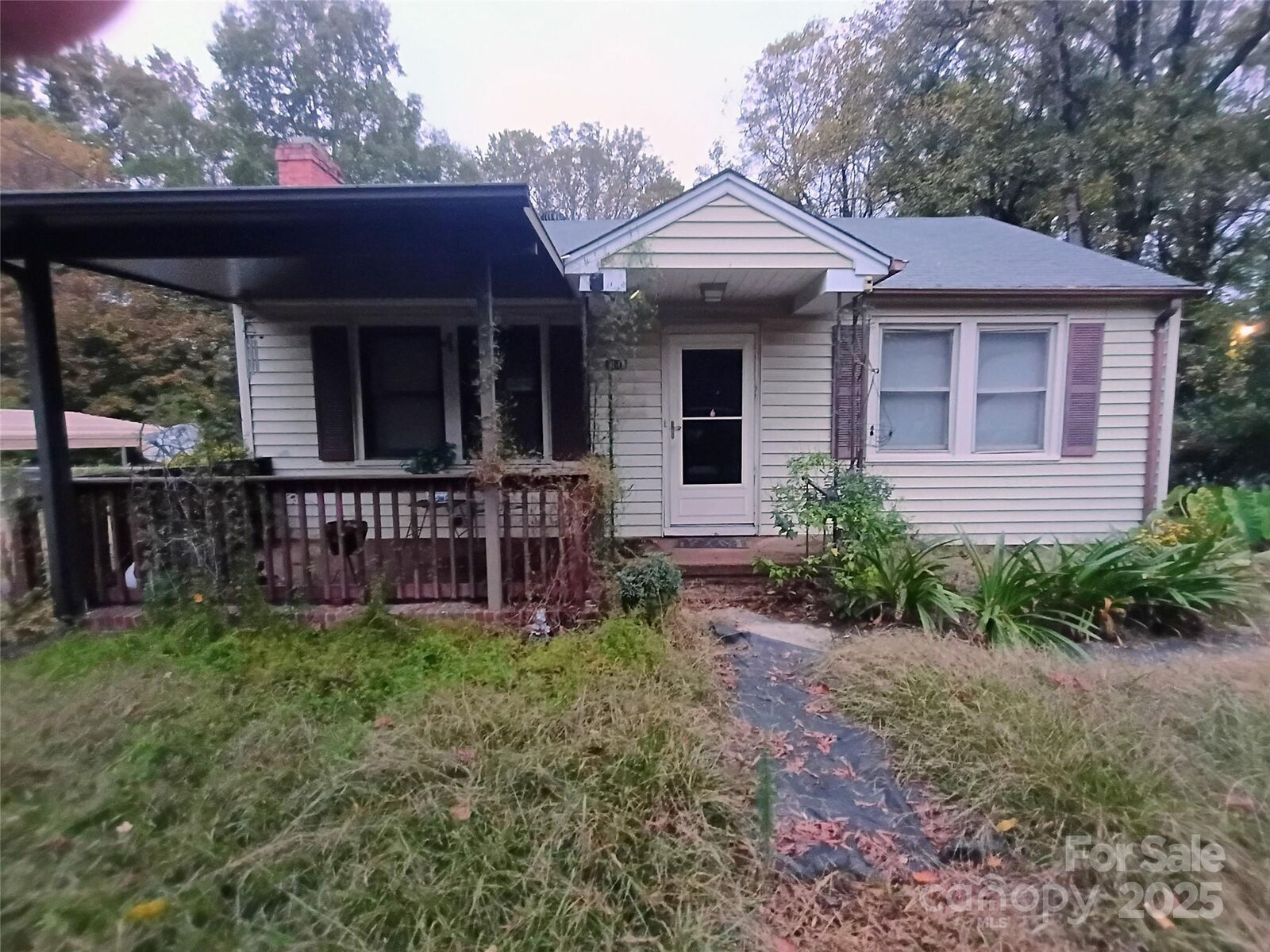 Property Photo:  1116 W Davidson Avenue  NC 28052 