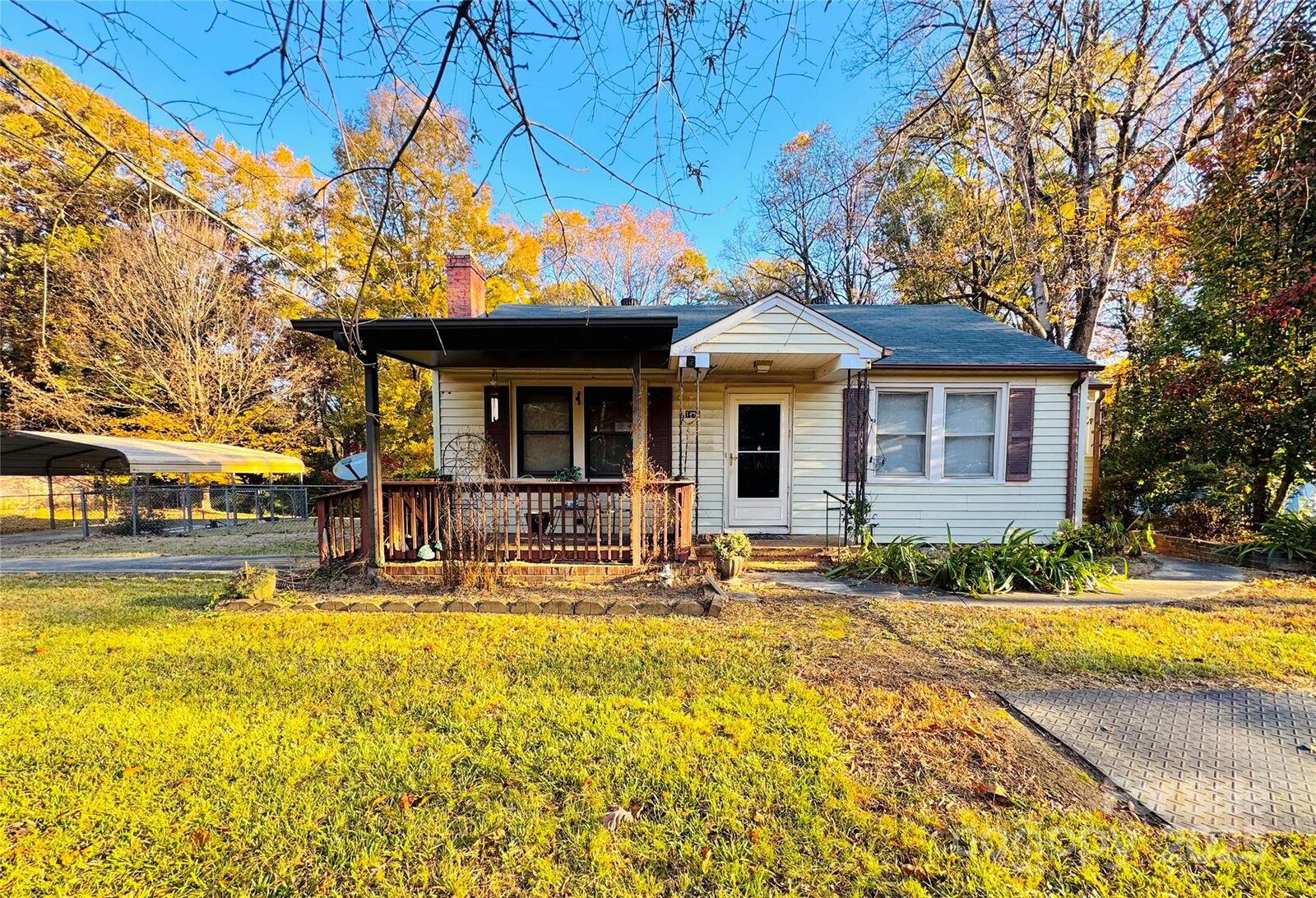 Property Photo:  1116 W Davidson Avenue  NC 28052 