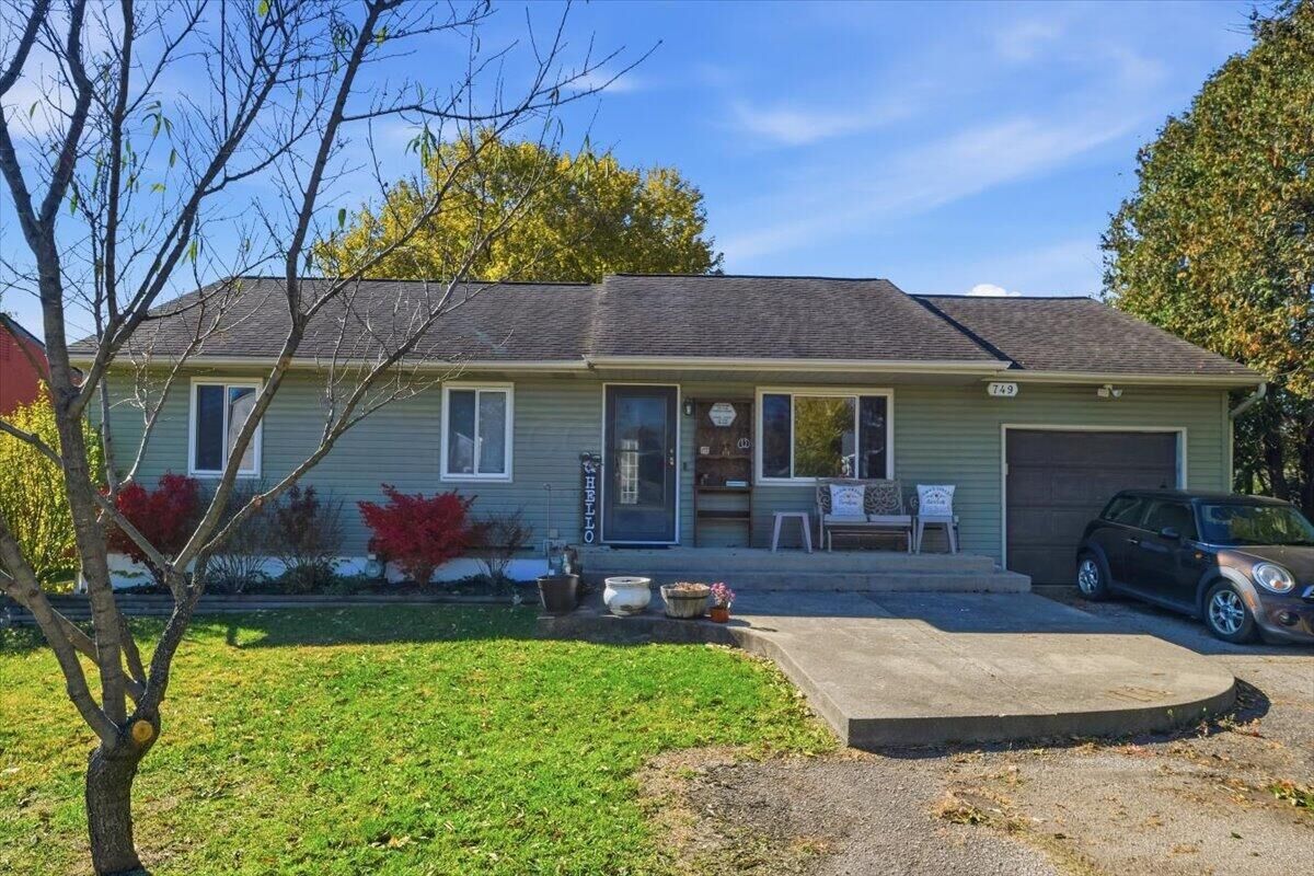 Property Photo: 749 Hubbard Road OH 43119