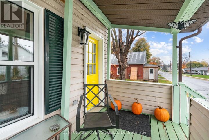 Property Photo:  61 Augusta Street  ON K0C 1X0 