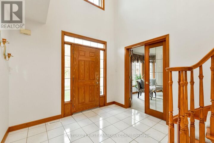 Property Photo: 47 Carriage Hill Crescent ON N5X 3W8