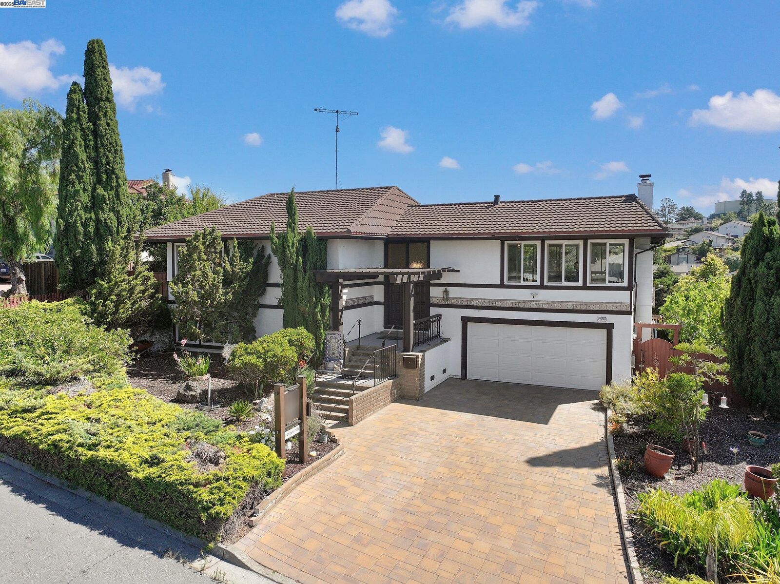 Property Photo: 27896 Adobe Ct CA 94542