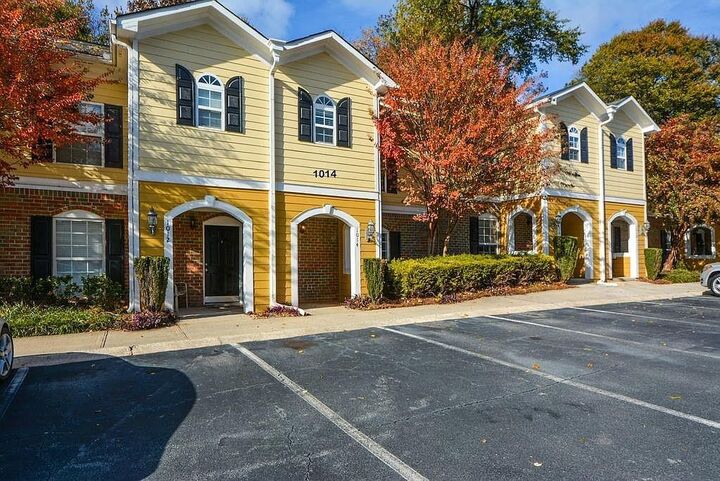 Property Photo: 1014 Summer Place GA 30071