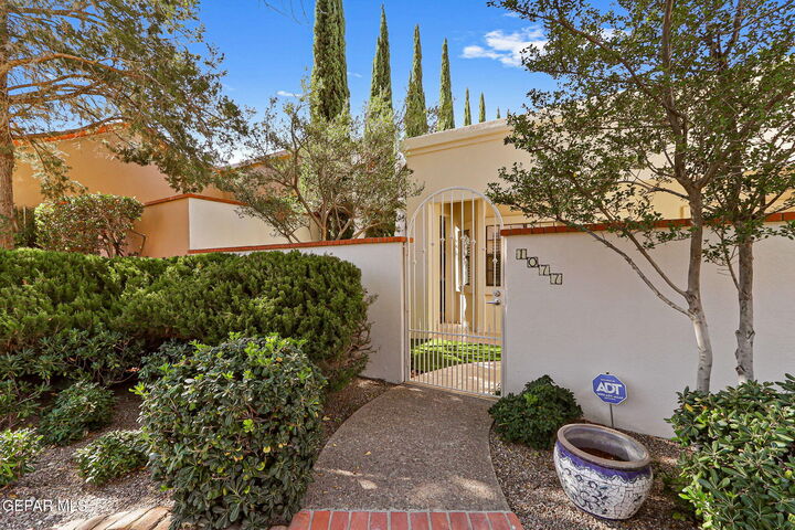 Property Photo: 1077 Los Jardines Circle TX 79912