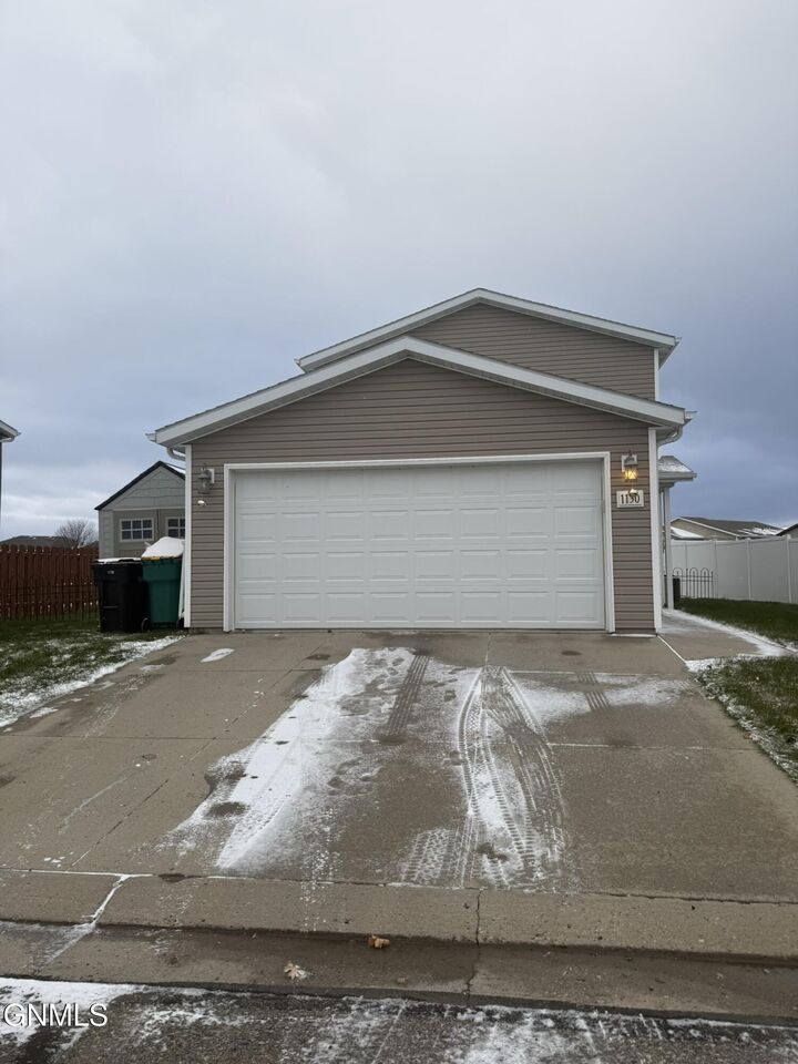 1130 Madison Lane  Bismarck ND 58503 photo