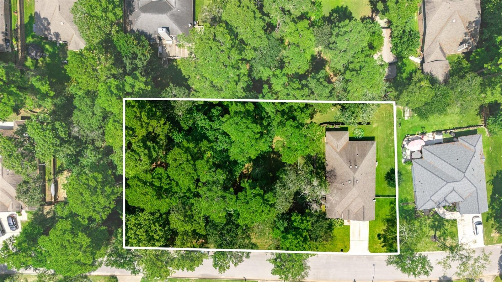 Property Photo:  9023 S Comanche Circle  TX 77378 