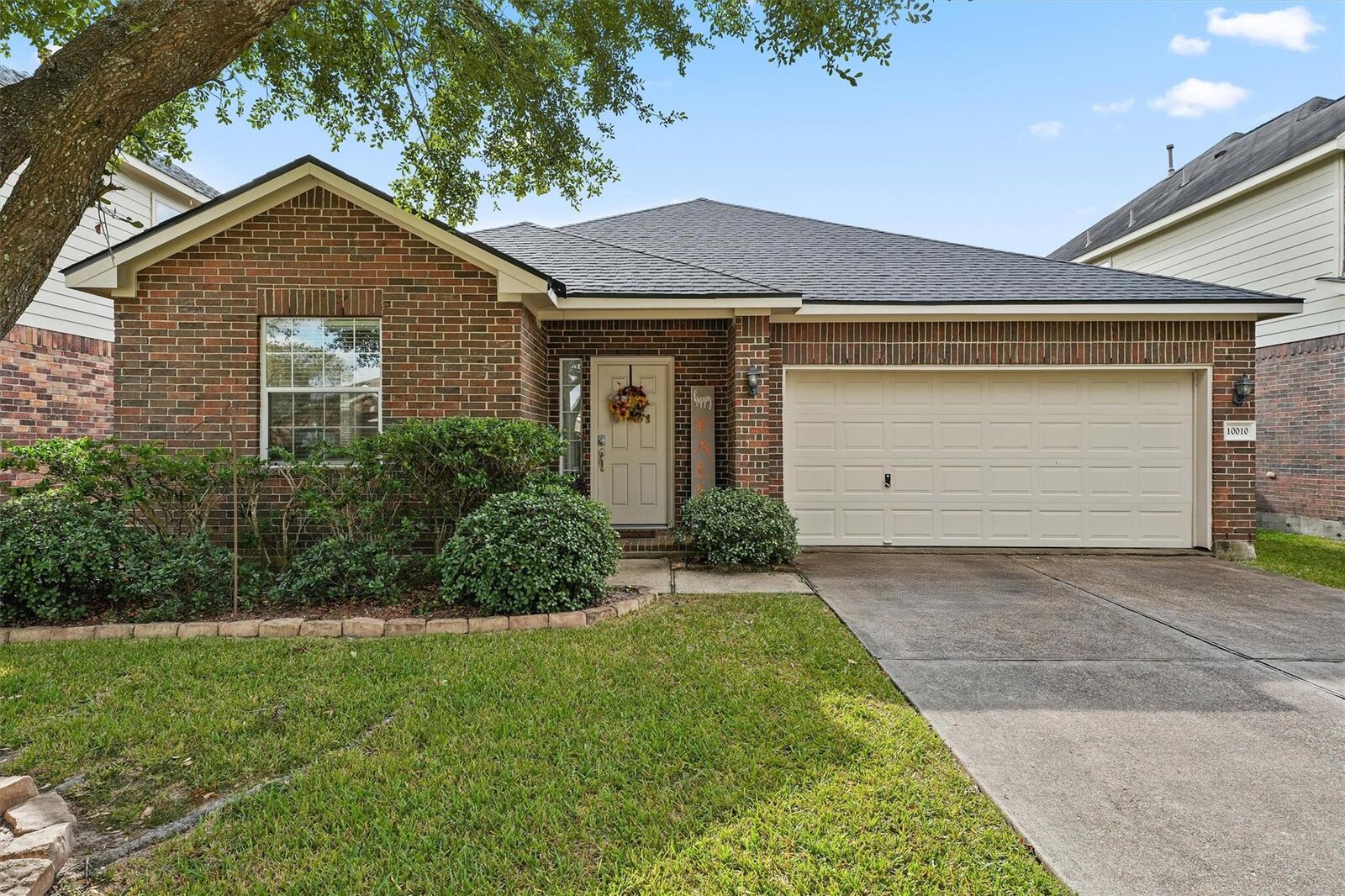 Property Photo: 10010 Wood Leaf Court TX 77521