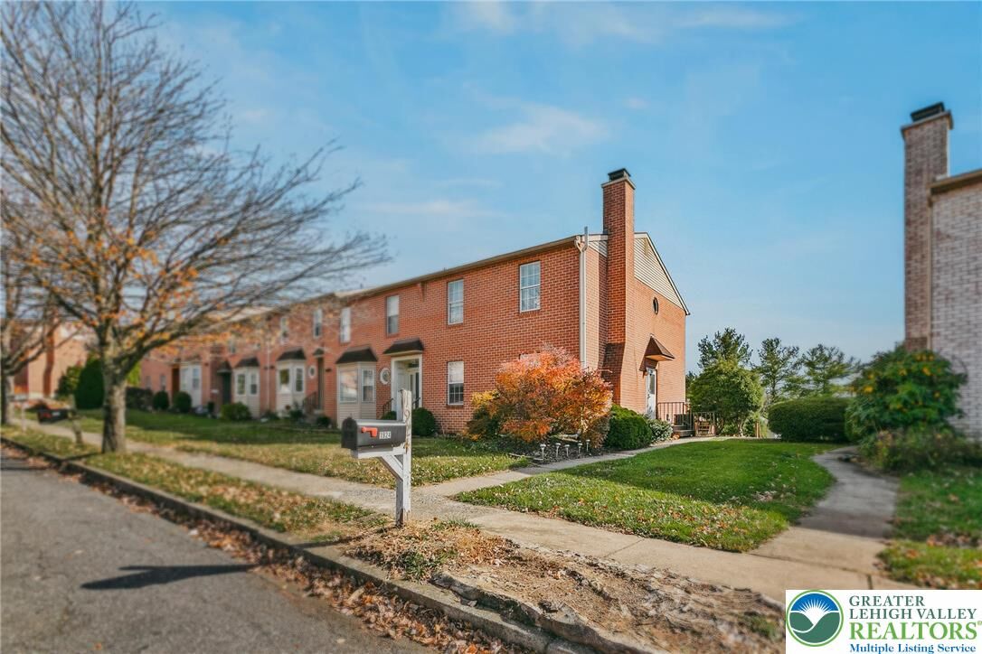 Property Photo:  1924 Alberta Drive  PA 18052 