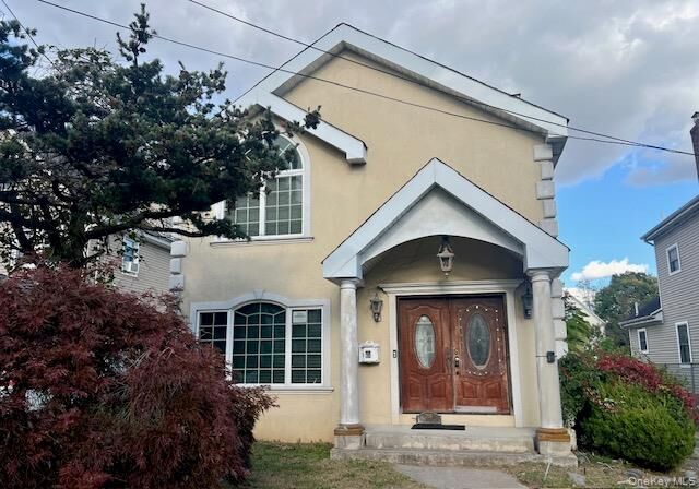 Property Photo:  218 Avery Place  NY 11516 