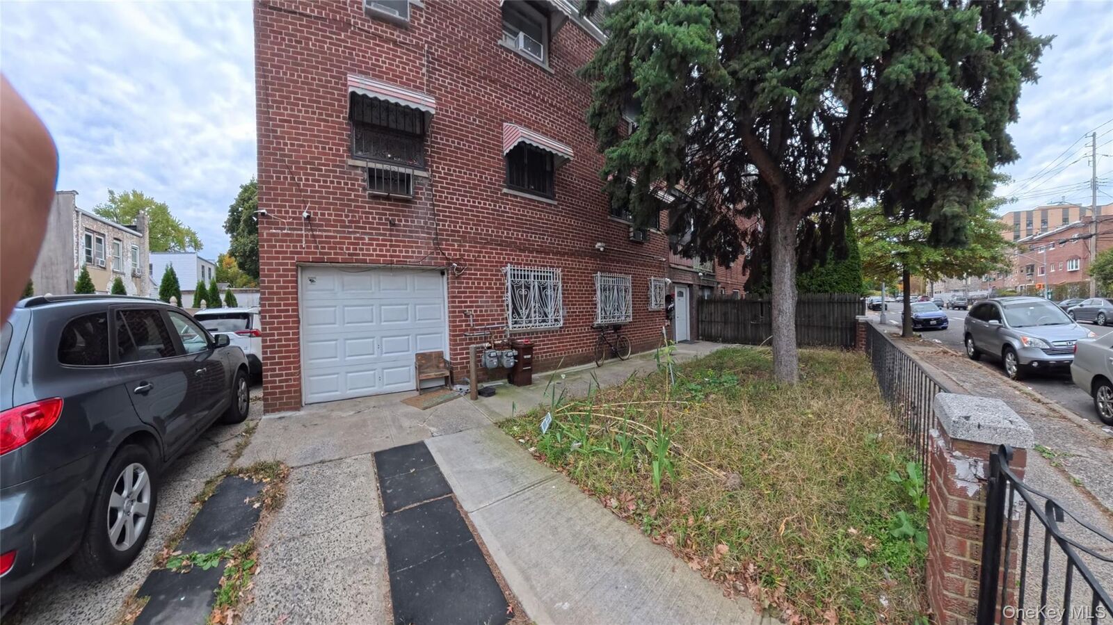 Property Photo:  1822 Seward Avenue  NY 10473 