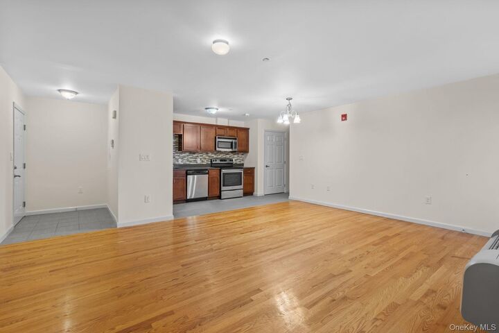 Property Photo: 160 Chatterton Avenue 1 B NY 10606
