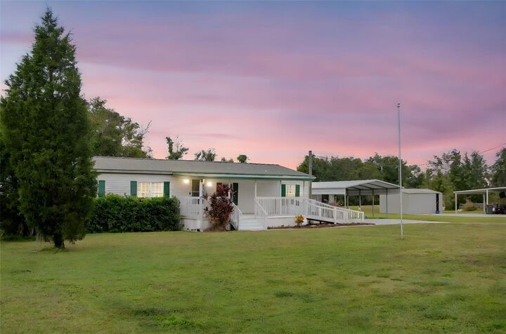 Property Photo:  5213 R M D Avenue  FL 33566 