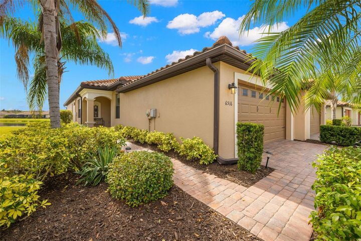Property Photo: 6516 Candlestick Drive FL 34212