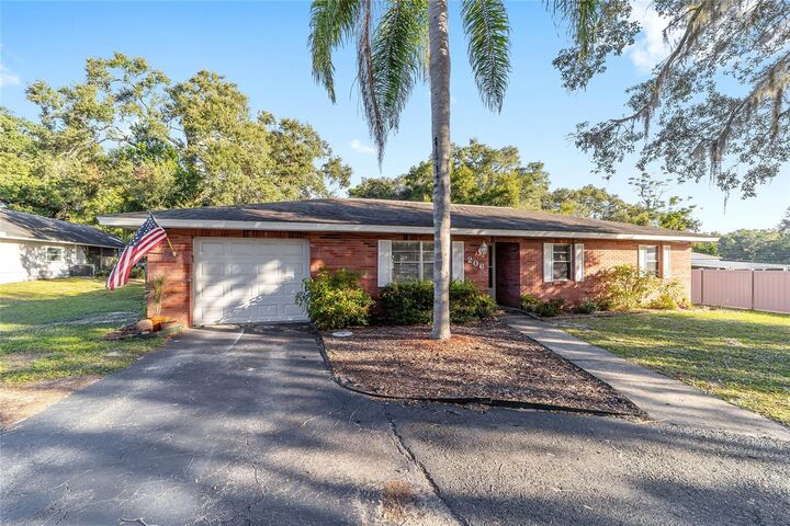 Property Photo: 206 E Fountain Street FL 34731