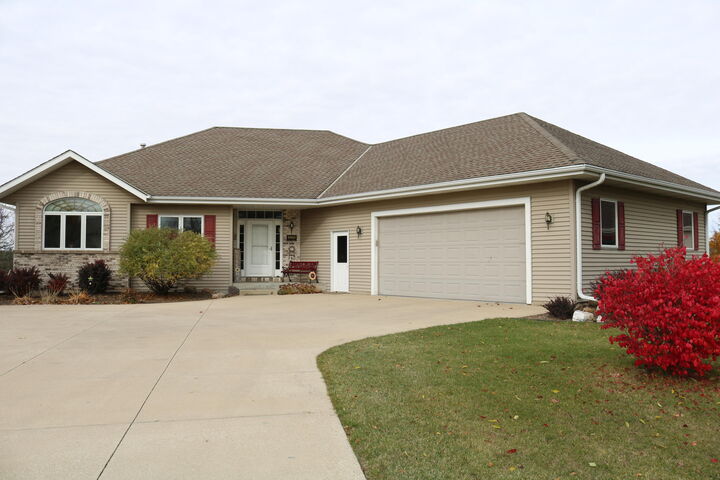 Property Photo:  5220 High Ridge Trl  WI 53095 