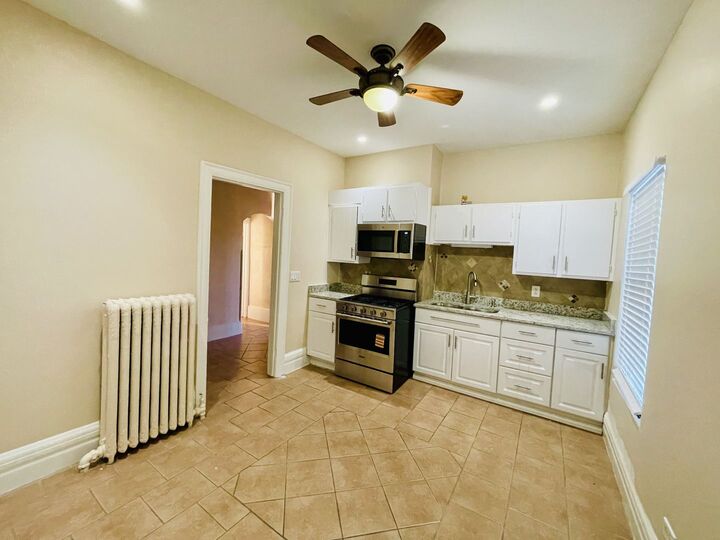 Property Photo: 72 N 4th Street N 4 IL 60505