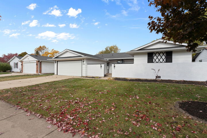 Property Photo: 1031 Conrad Court IL 60007