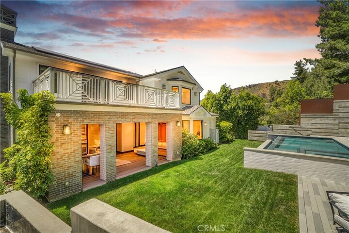 Property Photo:  2520 La Condesa Drive  CA 90049 