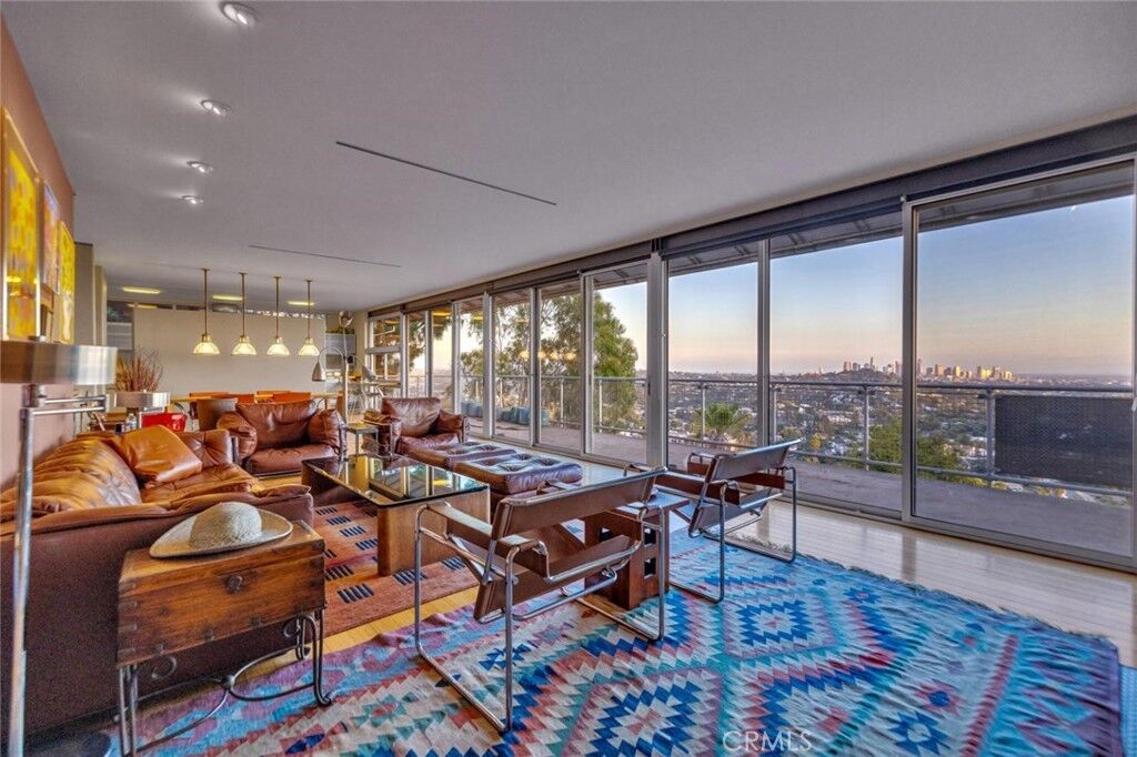 Property Photo:  4022 Braeburn Way  CA 90027 