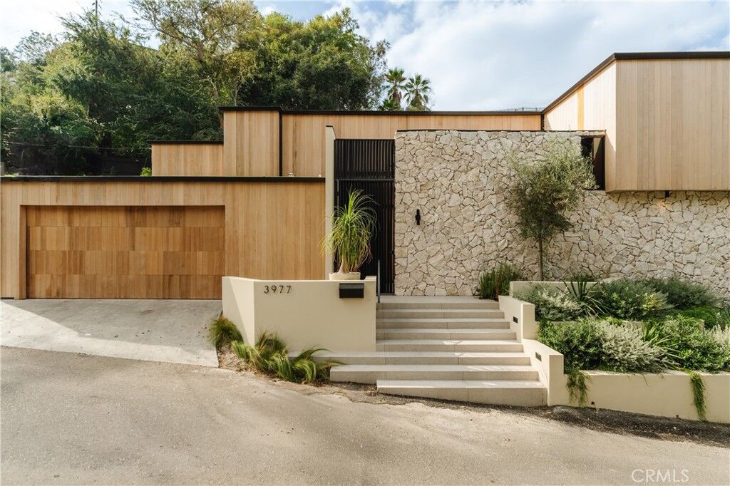 Property Photo:  3977 Oeste Avenue  CA 91604 