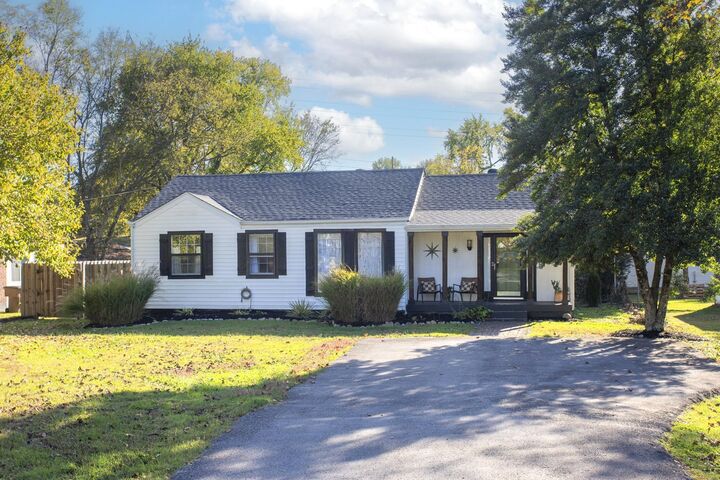 Property Photo:  2843 Colonial Cir  TN 37214 