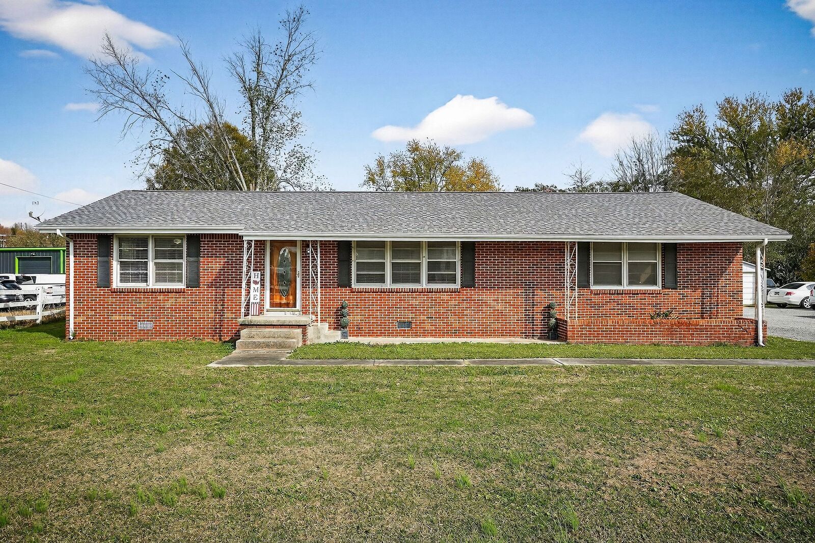 Property Photo:  824 W Broad St  TN 37166 