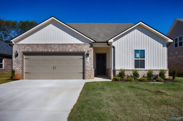 Property Photo: 113 Gypsy Way AL 35773