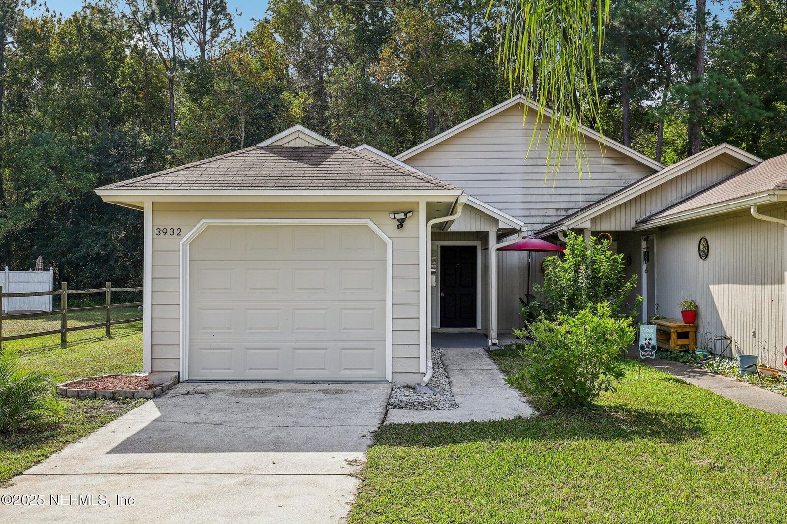 Property Photo: 3932 Windridge Court FL 32257