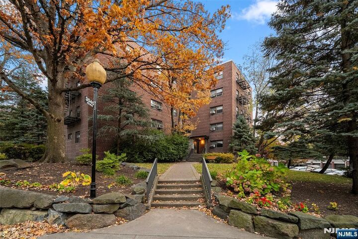 Property Photo:  3040 Edwin Avenue 4A  NJ 07024 