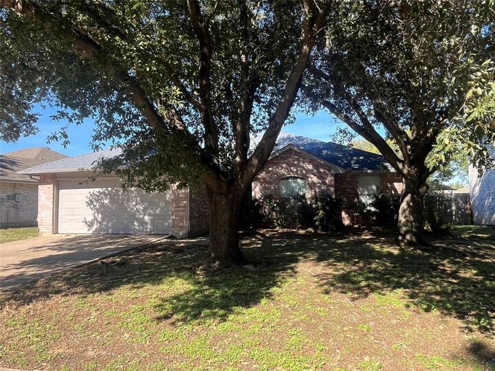 Property Photo: 940 Santa Fe Drive TX 76131