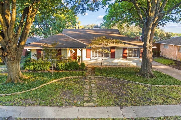 Property Photo: 6720 Braeburn Drive TX 75214