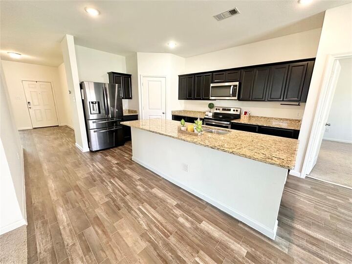 Property Photo: 421 Starboard Drive TX 76036