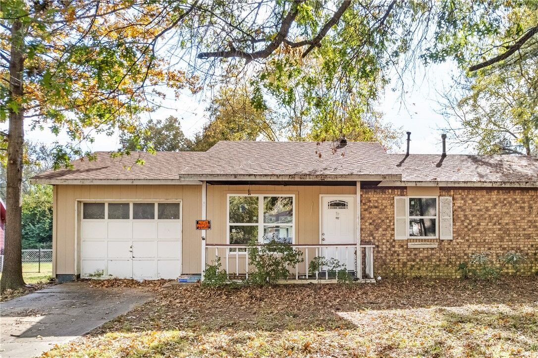 Property Photo: 357 W Nightingale Circle AR 72704