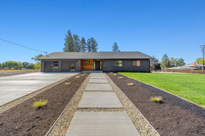 Property Photo: 6010 Shasta Way OR 97603