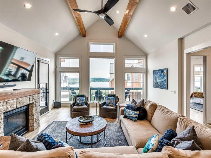 Property Photo:  111 Lower Green Way  OK 74432 