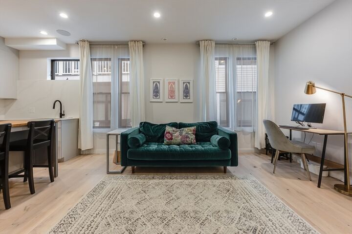 Property Photo: 340 W 2nd St 5 MA 02127