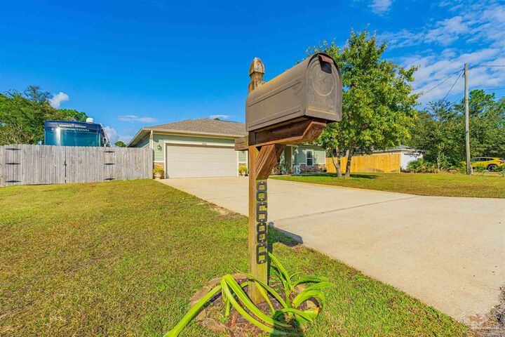 Property Photo: 8686 El Paseo St FL 32566