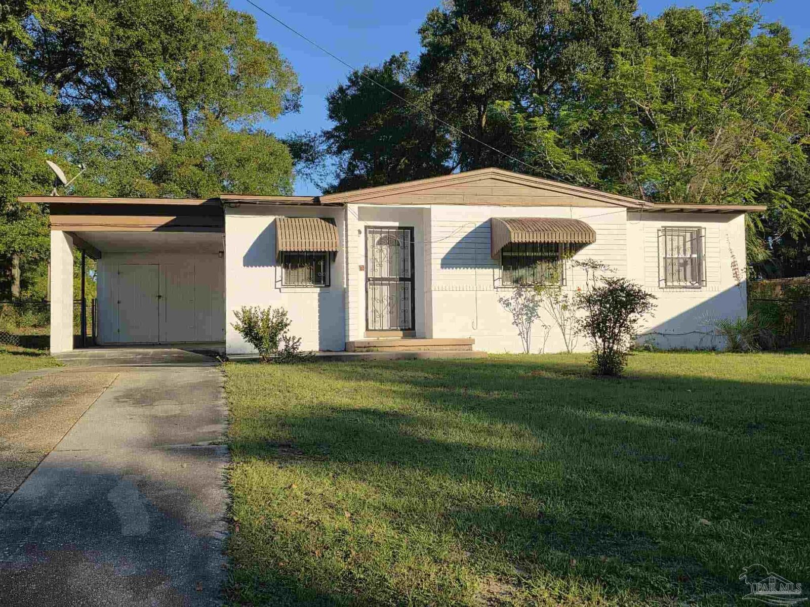 Property Photo:  10 Archer Ave  FL 32505 