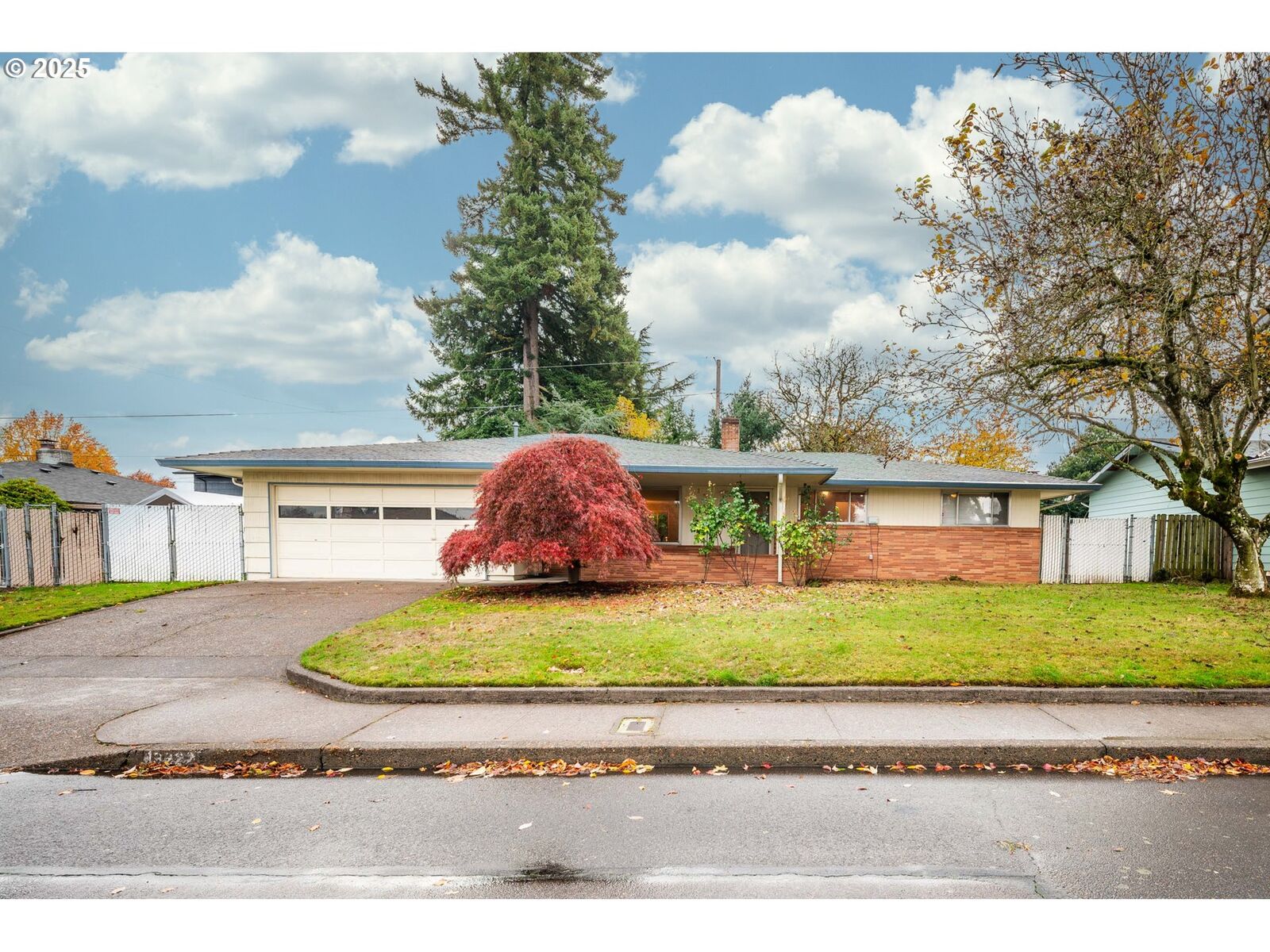 Property Photo:  13222 NE Fremont St  OR 97230 