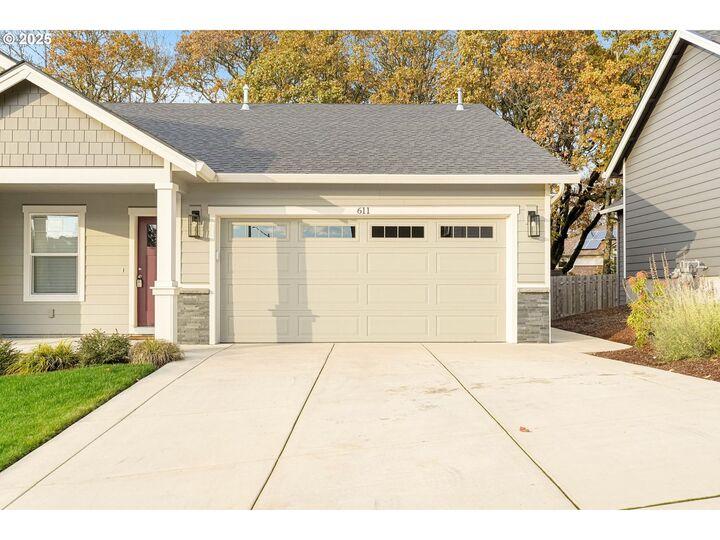 Property Photo: 611 Jared Valley St SE OR 97306