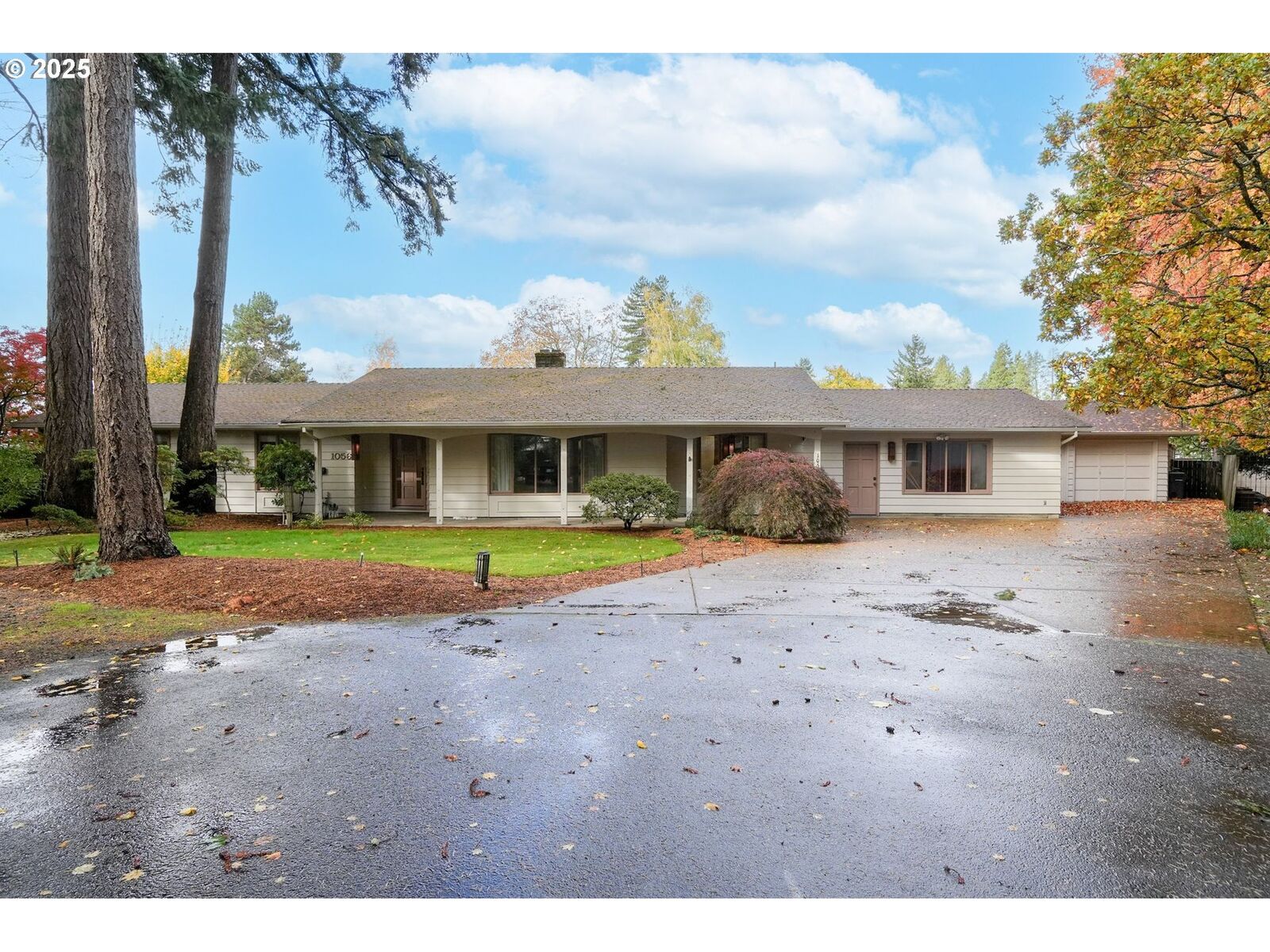 Property Photo: 1056 Northshire Ct NE OR 97303