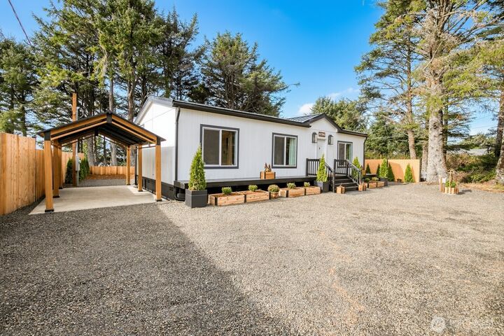 Property Photo: 47295 State Route 109 WA 98562