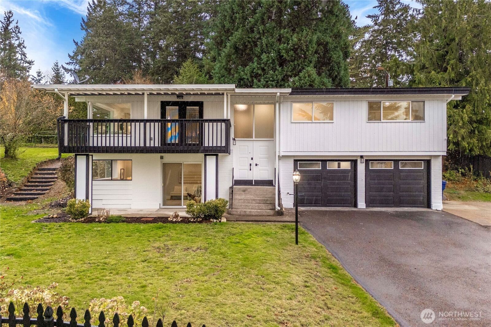 Property Photo: 30150 10th Avenue SW WA 98023