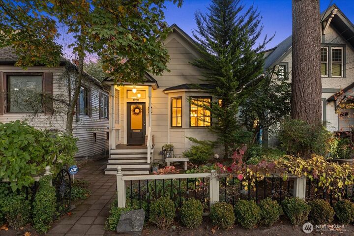 Property Photo:  206  25th Avenue S  WA 98144 